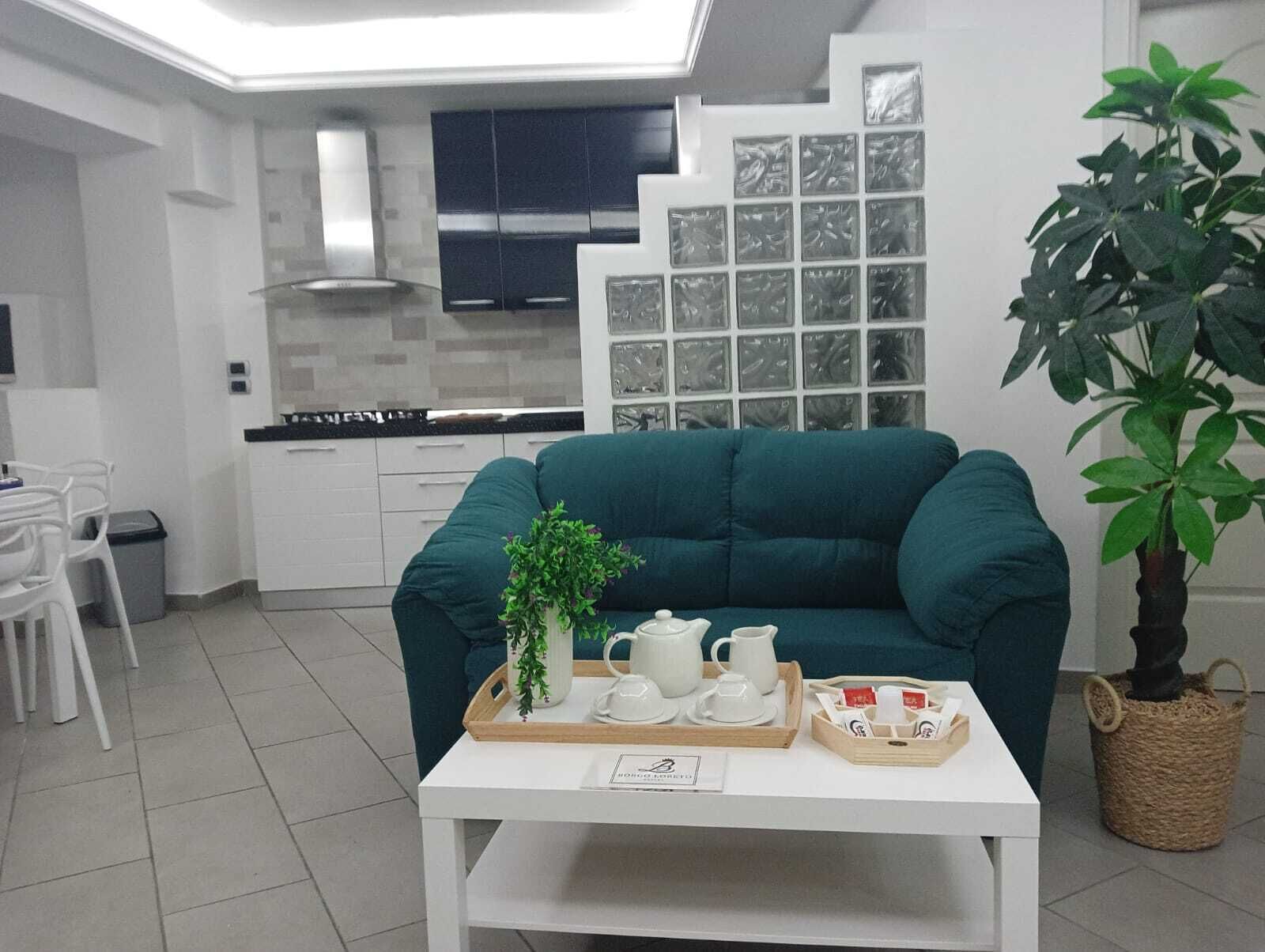 Televisor intel·ligent i llibres 