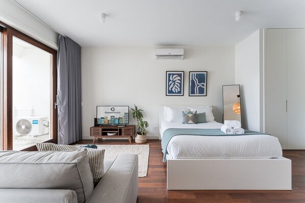 Iron/ironing board, internet, bed sheets