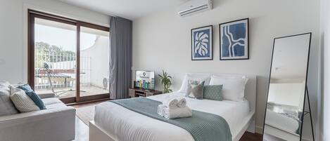 Iron/ironing board, internet, bed sheets