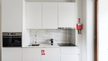 Fridge, microwave, oven, coffee/tea maker