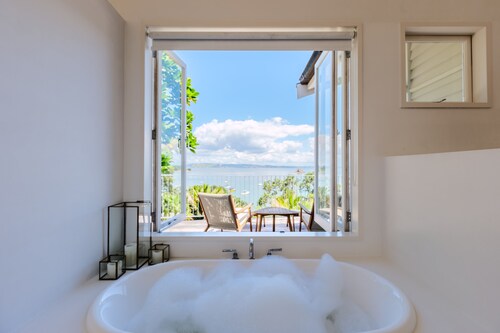 Koi Waiheke with private beach access