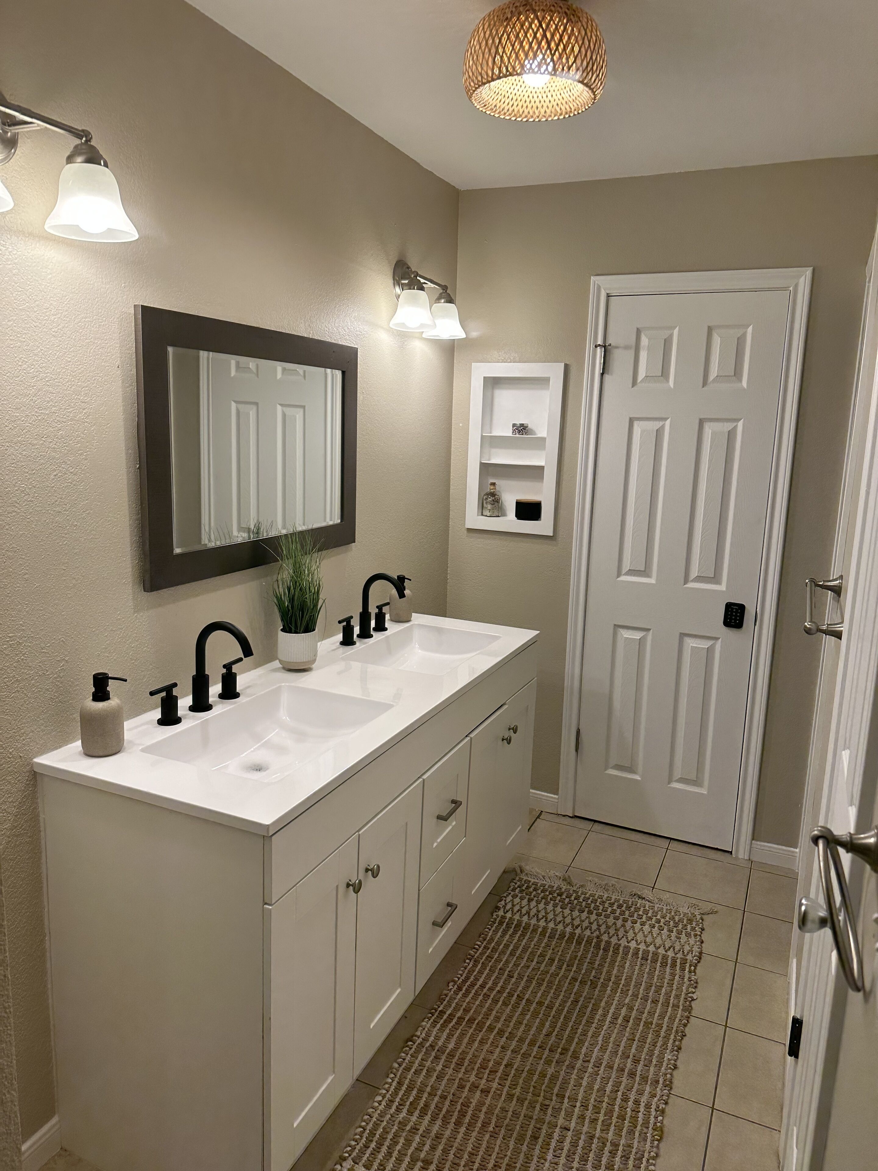 Haartrockner, Handtücher, Seife, Shampoo