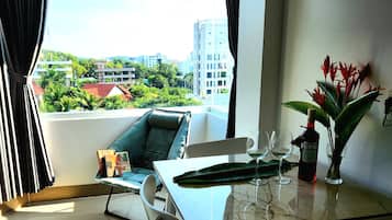 Family Apartment, Sea View | Premium bedding, individually furnished, desk, laptop workspace
