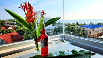 Family Apartment, Sea View | Premium bedding, individually furnished, desk, laptop workspace