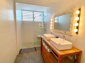 Shower, hair dryer, towels