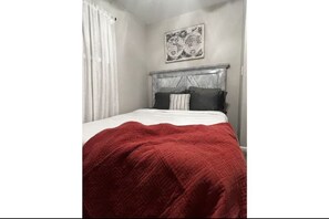 2 室のベッドルーム、デスク、アイロン / アイロン台、WiFi (無料)