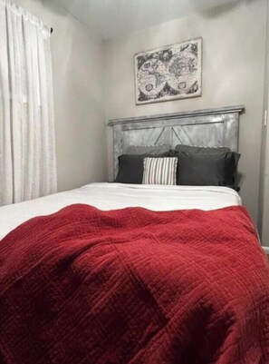 2 chambres, bureau, fer et planche à repasser, accès au Wi-Fi (inclus)