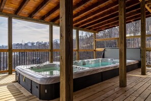 Indoor spa tub - NEW! Swim Spa, 5 king en suite masters, Mtn View (Gatlinburg)