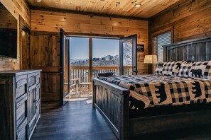 5 bedrooms, iron/ironing board, free WiFi, bed sheets - NEW! Swim Spa, 5 king en suite masters, Mtn View (Gatlinburg)