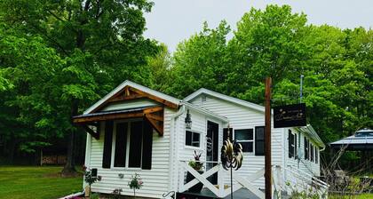 Lodge with access to Lake Noquebay, UTV/Snowmobile trail access