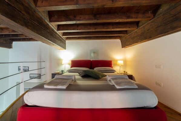 1 habitación, tabla de planchar con plancha, wifi y ropa de cama 