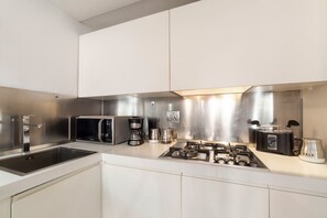 Fridge, microwave, stovetop, dishwasher