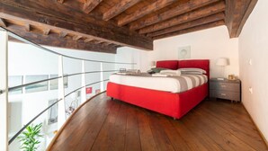 Unclassified image, 2 of 26, button - Guelfi loft in a historic palace (Firenze)