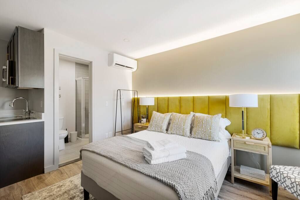 Chic Haven: Modern and Stylish and Cozy Ambiance