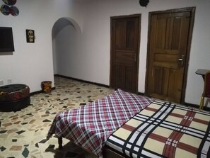 1 bedroom - Room in House - Unrivaled Comfort at Val's Residence With King-sized bed (Lagos)