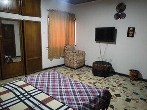 Room amenity - Room in House - Unrivaled Comfort at Val's Residence With King-sized bed (Lagos)