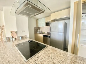 Private kitchen - Beachfront Apartment in Marbella Towers (Guayacanes)