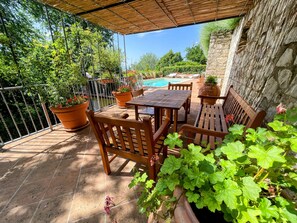 House, 2 Bedrooms, Smoking, Patio | Outdoor dining