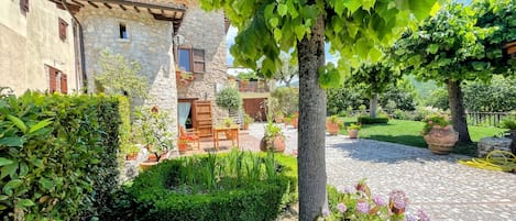 House, 2 Bedrooms, Smoking, Patio | Property grounds