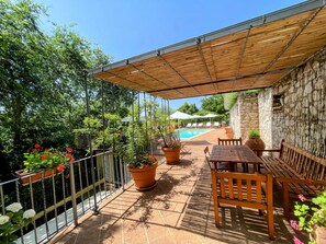 House, 2 Bedrooms, Smoking, Patio | Outdoor dining