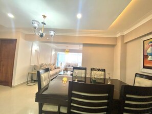 Apartment, 3 Bedrooms, Smoking, Balcony | Dining