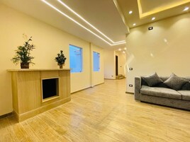 43-tums LED-tv med satellitkanaler, tv och golvvärme