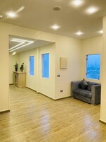 43-tums LED-tv med satellitkanaler, tv och golvvärme