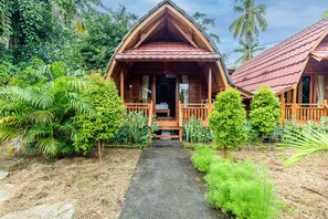Terrace/patio - Kubu Sental Cottage  (Penida Island)