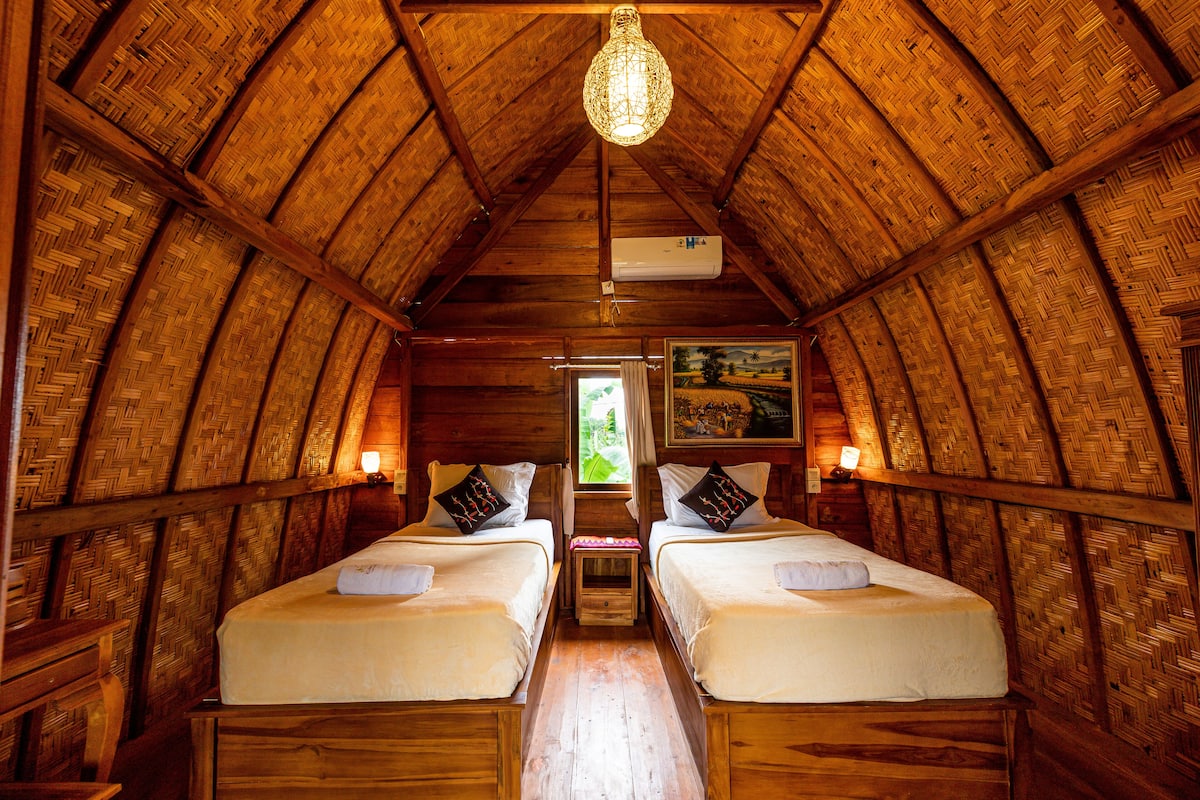 Soundproofing, free WiFi, bed sheets