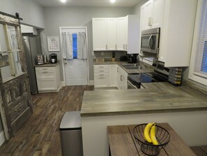 Fridge, microwave, oven, stovetop - The Mulberry House near the south shore of Big Stone Lake (Ortonville)