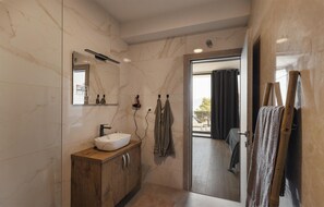 Een douche, een haardroger