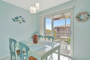 Dining - Coastal Cheer on Anna Maria Island (Bradenton Beach)