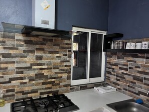 Microwave, dining tables, kitchen islands - Beautiful House in the center of Isla Aguada (Isla Aguada)