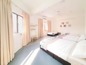 2 bedrooms, down comforters, individually decorated - Cloth Art Homestay near Jonker&Pahlawan (Malacca City)