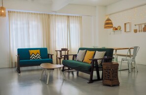 Apartamento com design assinado | Área de estar | Smart TV 40 polegadas com canais digitais, TV, Netflix