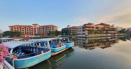 Cloth Art Homestay near Jonker&Pahlawan