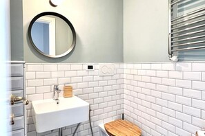Dusche, Haartrockner, Bidet, Shampoo