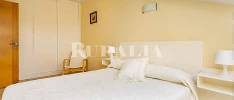2 bedrooms, iron/ironing board, travel cot, bed sheets