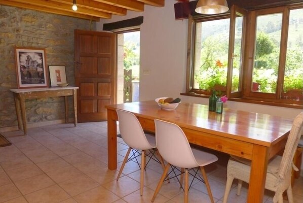 Dining - Casa Nel - country house with garden in Noriega (Ribadedeva) | 4–5 guests (Noriega)