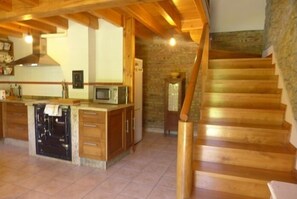 Coffee/tea maker, fridge, microwave, toaster - Casa Nel - country house with garden in Noriega (Ribadedeva) | 4–5 guests (Noriega)