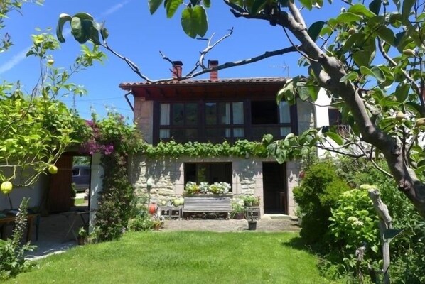 Exterior - Casa Nel - country house with garden in Noriega (Ribadedeva) | 4–5 guests (Noriega)