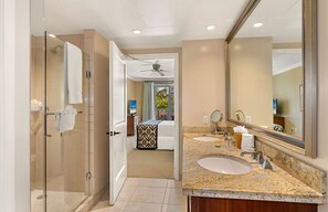 Baignoire, séchoir à cheveux, serviettes fournies