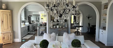 Smart TV, fireplace, video games