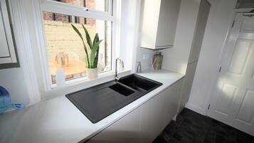 Coffee/tea maker, fridge, microwave, oven