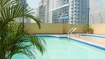 2 outdoor pools