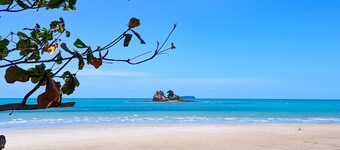 High floor Studio pool view, walking distrance to the beach