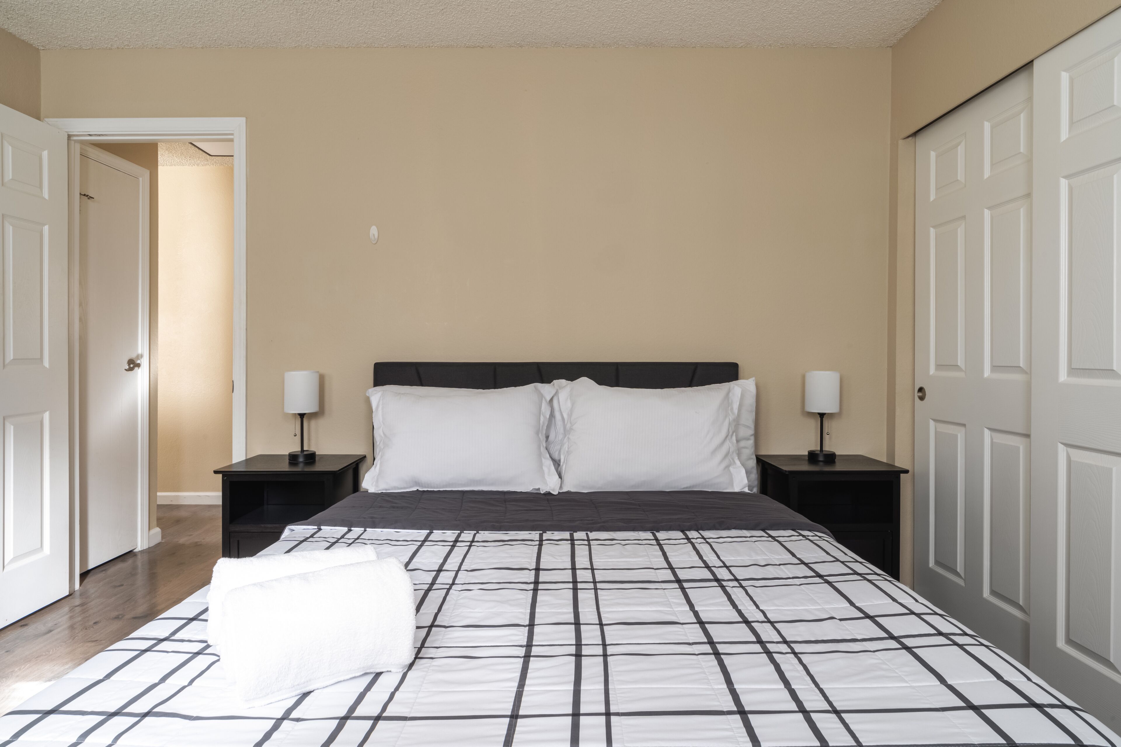 2 多间卧室、免费 WiFi、床单