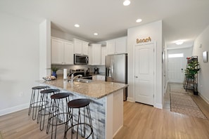 Fridge, microwave, oven, stovetop - Modern 3BR Townhome | Pool Access | Near Publix Sports Park & Beaches | Sleeps 9 (Panama City Beach)