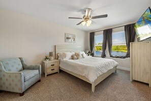 3 bedrooms, iron/ironing board, WiFi, bed sheets - Modern 3BR Townhome | Pool Access | Near Publix Sports Park & Beaches | Sleeps 9 (Panama City Beach)