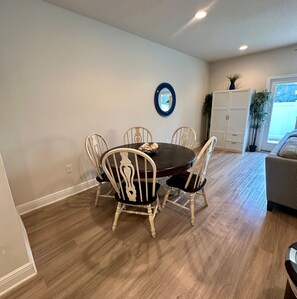 Dining - Modern 3BR Townhome | Pool Access | Near Publix Sports Park & Beaches | Sleeps 9 (Panama City Beach)